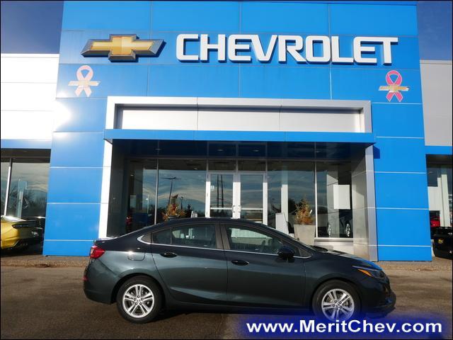 Used 2018 Chevrolet Cruze LT with VIN 1G1BE5SM9J7153842 for sale in Maplewood, Minnesota