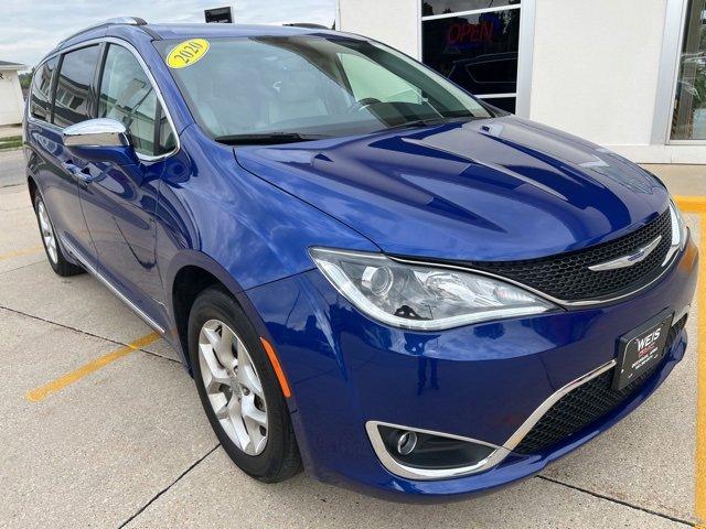 Used 2020 Chrysler Pacifica Limited with VIN 2C4RC1GG2LR208964 for sale in Decorah, IA