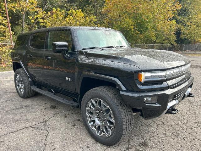 2025 GMC HUMMER EV SUV Vehicle Photo in GLENSHAW, PA 15116-1739