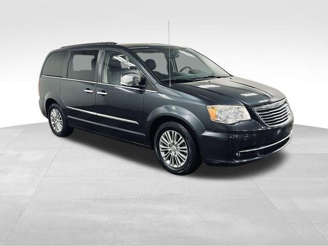 2014 Chrysler TOWNC Vehicle Photo in MEDINA, OH 44256-9631