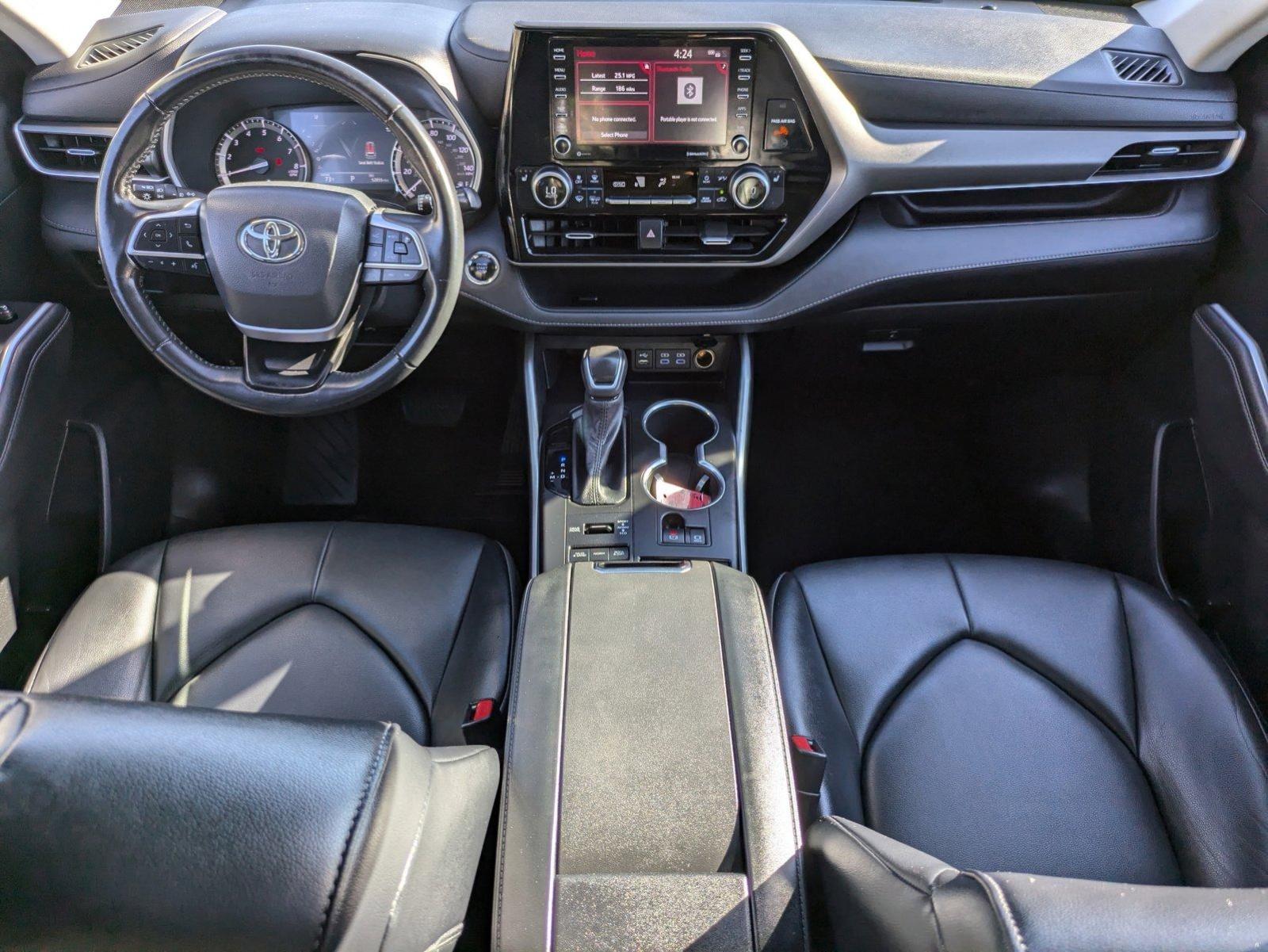 2022 Toyota Highlander Vehicle Photo in Spokane Valley, WA 99212