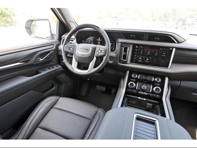 2024 GMC Yukon XL Vehicle Photo in ROSENBERG, TX 77471-5675