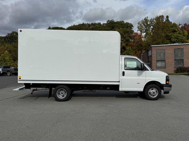 2024 GMC Savana Cutaway 3500 Vehicle Photo in LEOMINSTER, MA 01453-2952