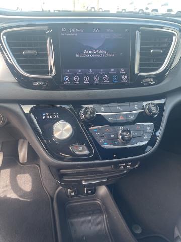 2018 Chrysler Pacifica Vehicle Photo in VENTURA, CA 93003-8585