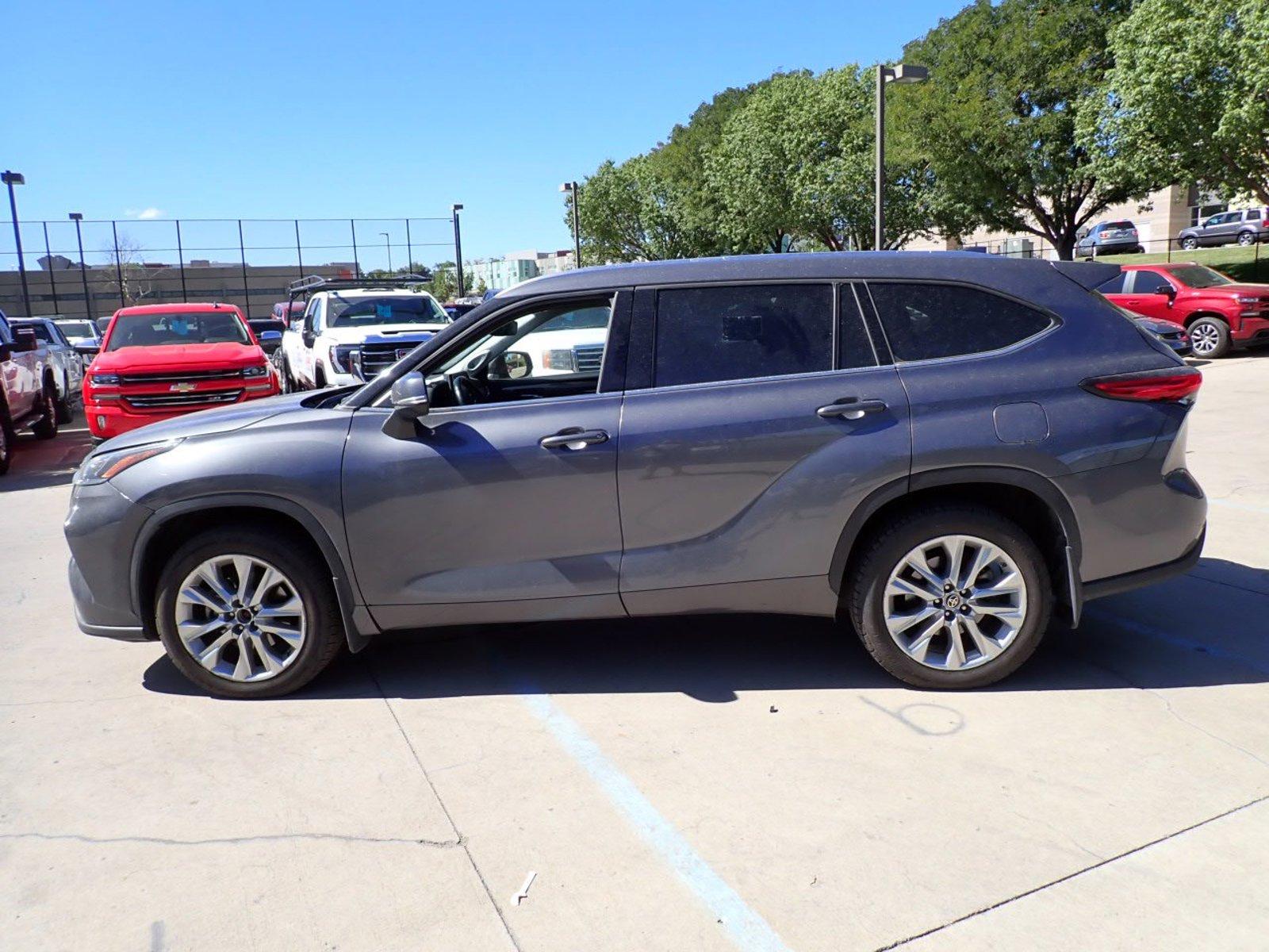 2021 Toyota Highlander Vehicle Photo in DENVER, CO 80221-3610