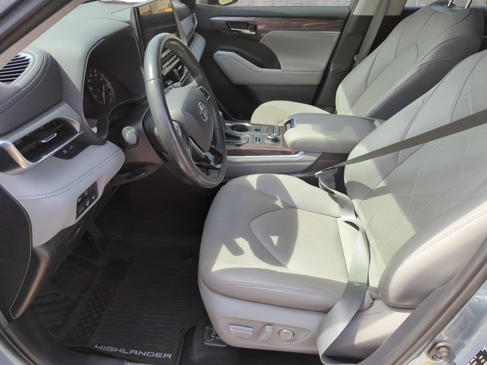 2021 Toyota Highlander Vehicle Photo in Ft. Myers, FL 33907