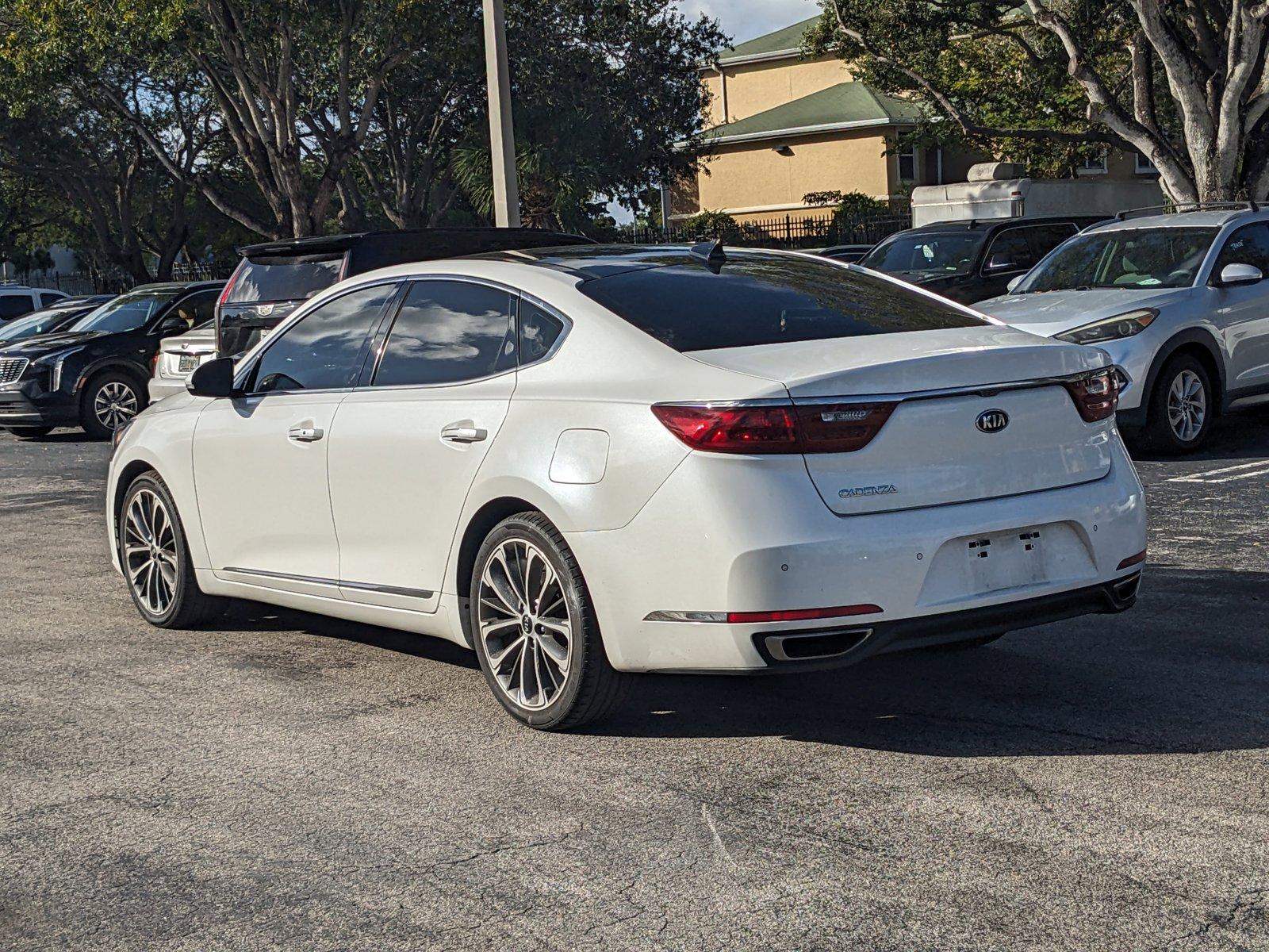 2017 Kia Cadenza Vehicle Photo in WEST PALM BEACH, FL 33407-3296