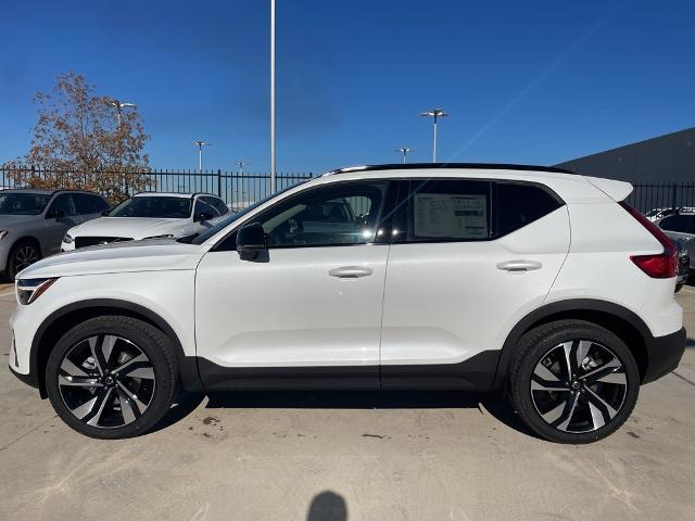 2025 Volvo XC40 Vehicle Photo in Grapevine, TX 76051