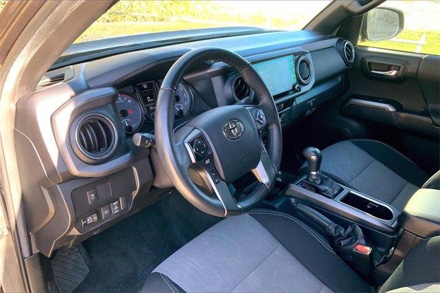 2022 Toyota TACOMA 4WD Vehicle Photo in KANSAS CITY, MO 64114-4502