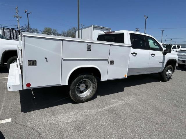 2024 Chevrolet Silverado 3500 HD CC Vehicle Photo in ALCOA, TN 37701-3235