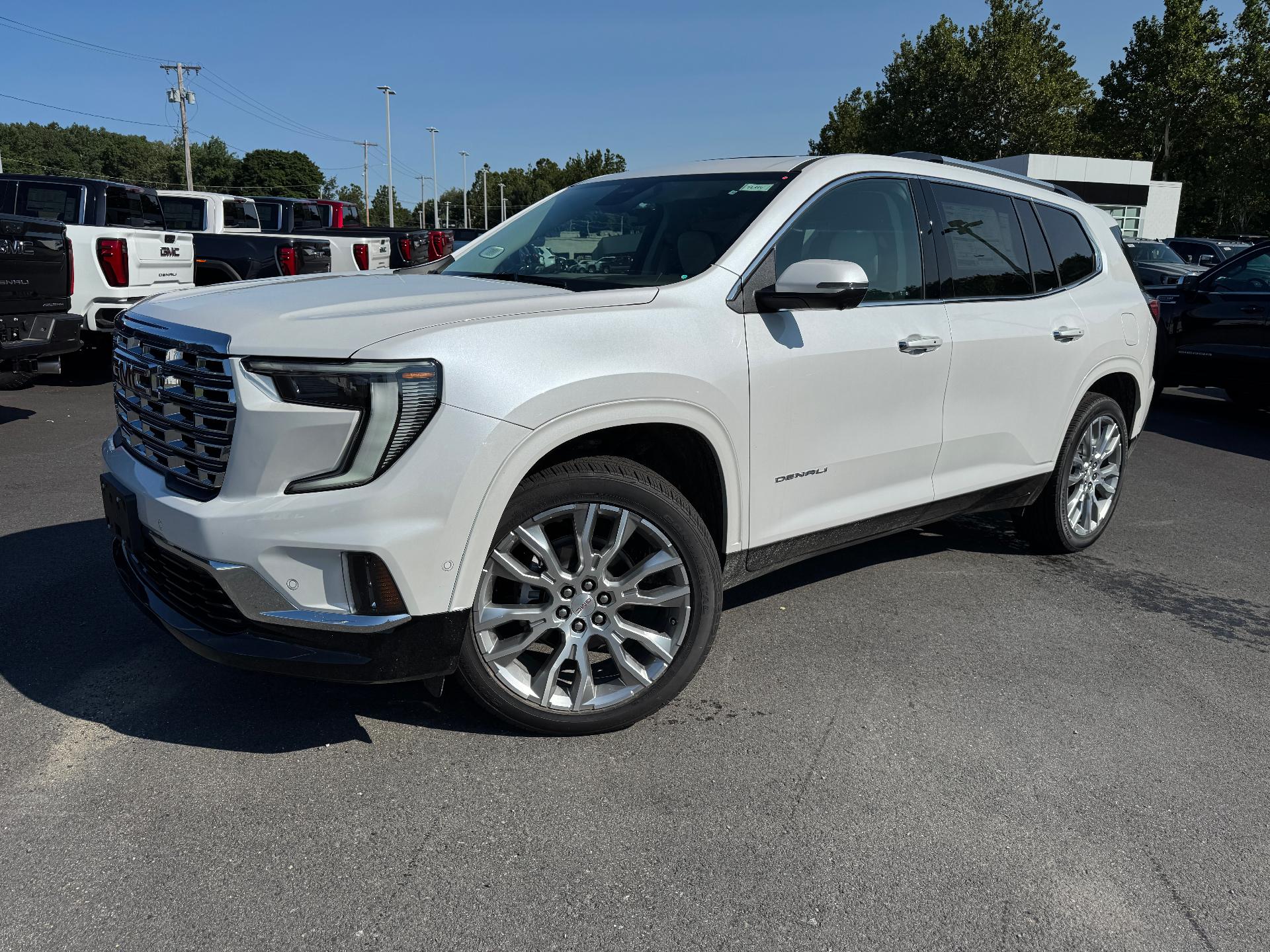 2024 GMC Acadia Vehicle Photo in LEOMINSTER, MA 01453-2952