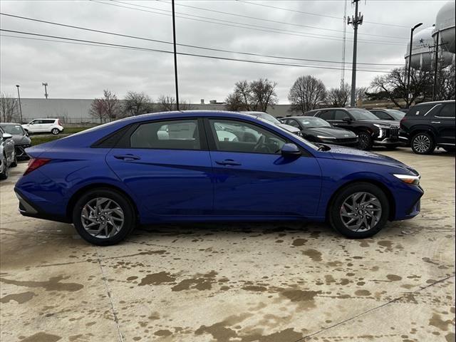 2024 Hyundai ELANTRA Vehicle Photo in Peoria, IL 61615