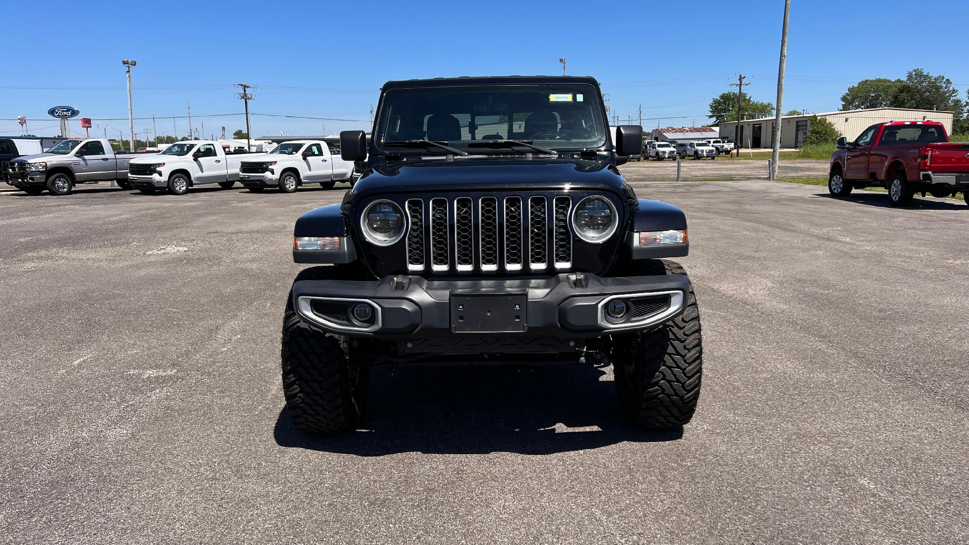 Used 2020 Jeep Gladiator Overland with VIN 1C6HJTFG8LL140734 for sale in Salem, IL