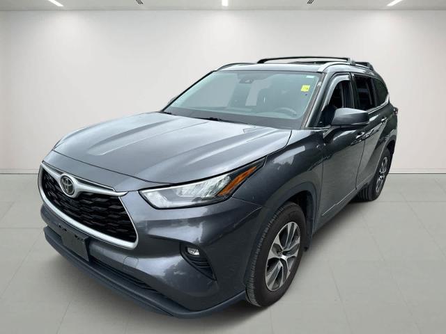 Used 2020 Toyota Highlander XLE with VIN 5TDGZRBH9LS519271 for sale in Dartmouth, MA