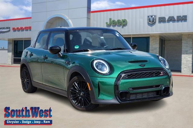 2022 MINI Cooper S Hardtop 4 Door Vehicle Photo in Ennis, TX 75119-5114