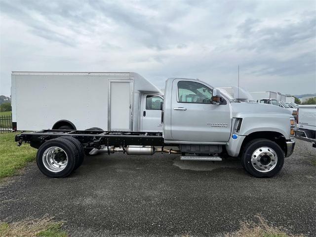 2023 Chevrolet Silverado 5500 HD Vehicle Photo in ALCOA, TN 37701-3235