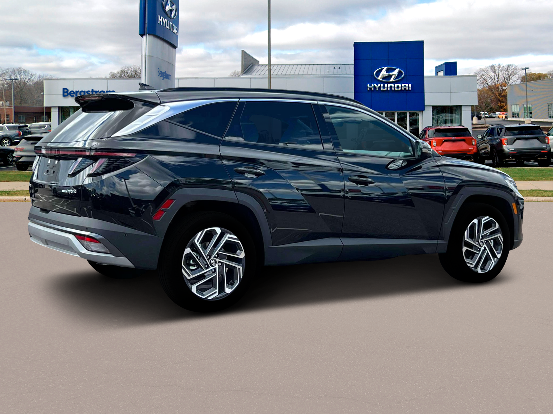 2025 Hyundai TUCSON Hybrid Vehicle Photo in Green Bay, WI 54304