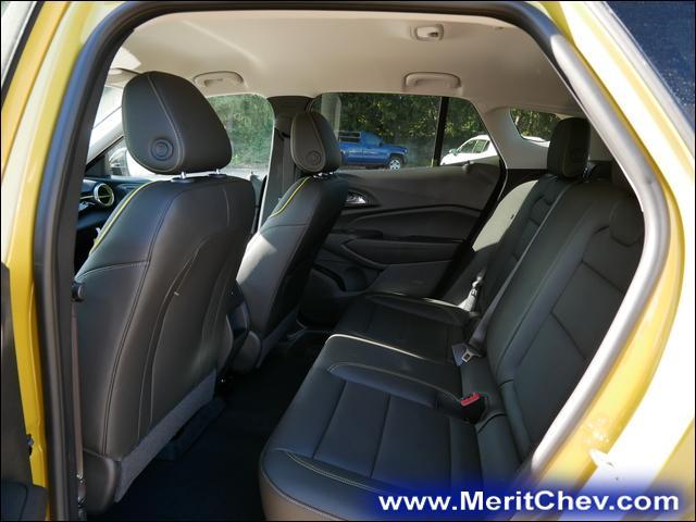 2025 Chevrolet Trax Vehicle Photo in MAPLEWOOD, MN 55119-4794