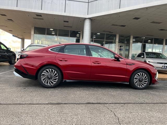 2025 Hyundai SONATA Hybrid Vehicle Photo in O'Fallon, IL 62269