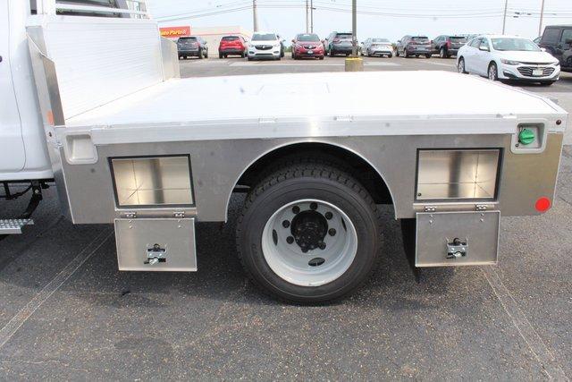 2023 Chevrolet Silverado Chassis Cab Vehicle Photo in SAINT CLAIRSVILLE, OH 43950-8512