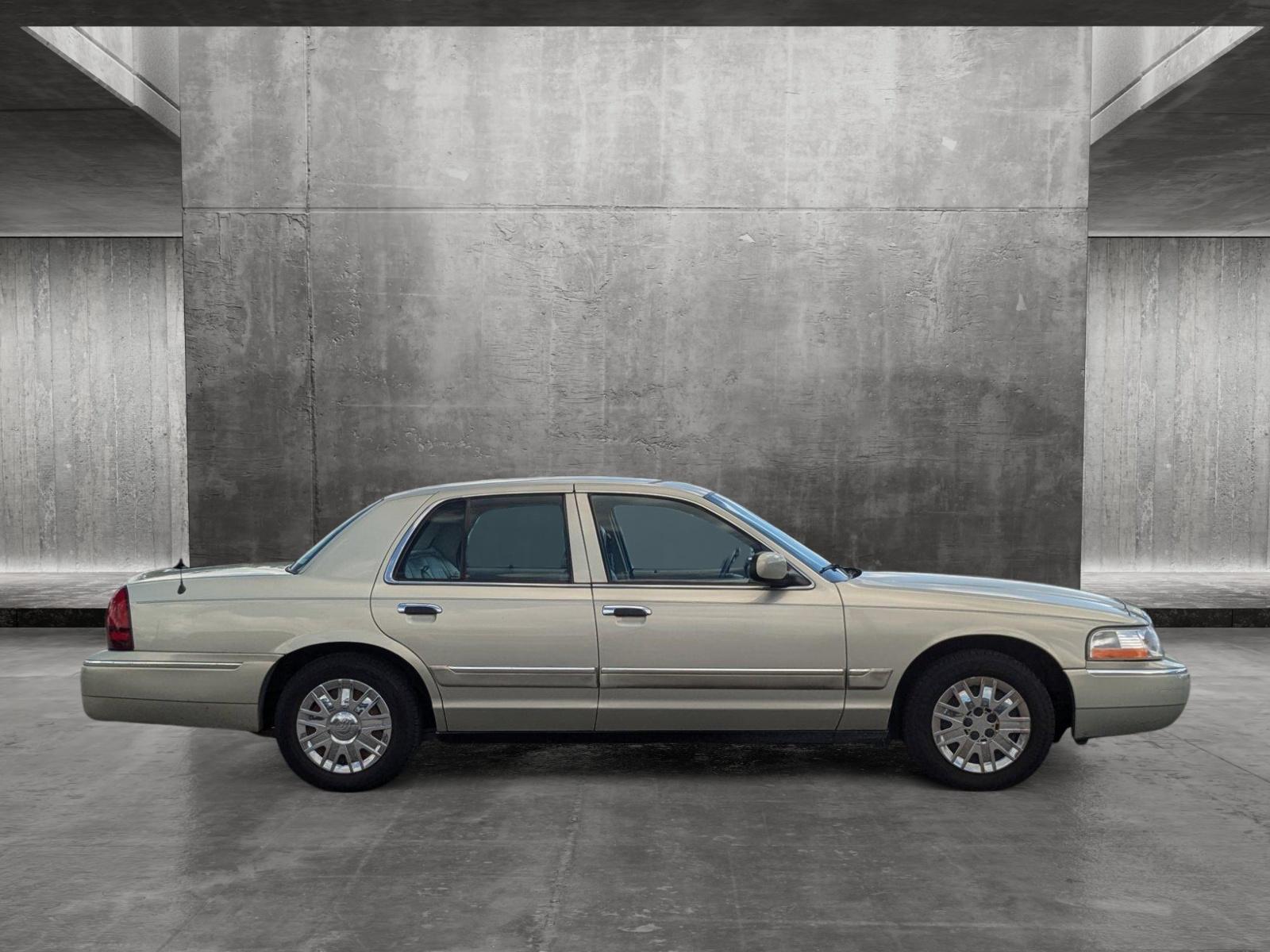 2005 Mercury Grand Marquis Vehicle Photo in St. Petersburg, FL 33713