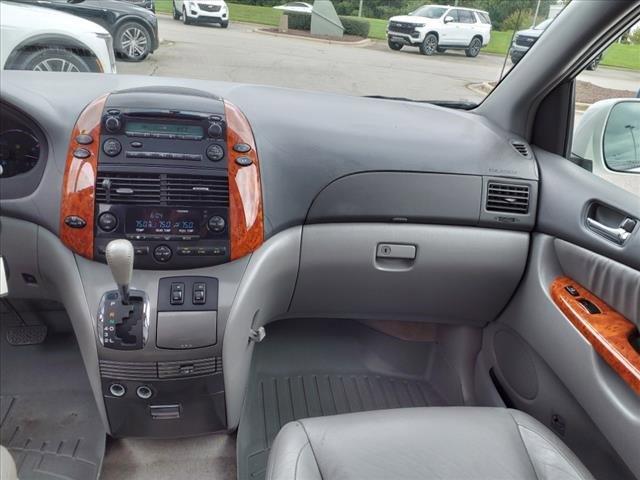 2008 Toyota Sienna Vehicle Photo in HENDERSON, NC 27536-2966