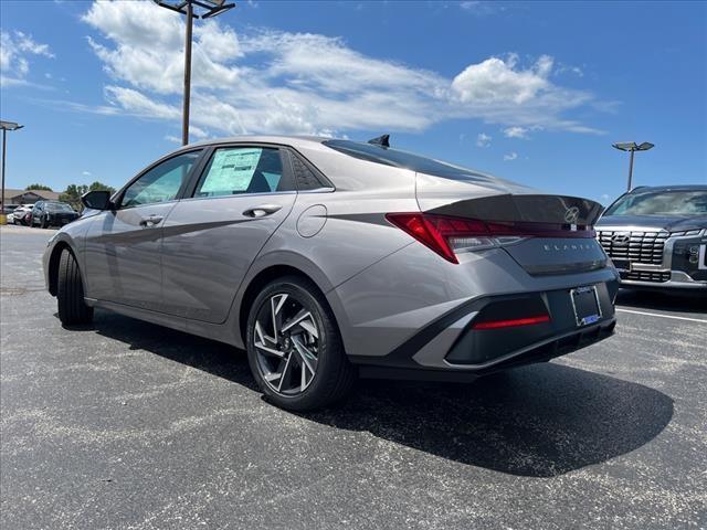 2024 Hyundai ELANTRA Vehicle Photo in O'Fallon, IL 62269