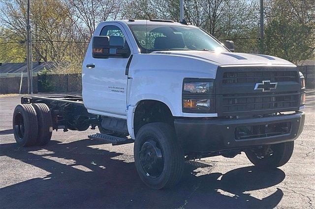 2024 Chevrolet Silverado Chassis Cab Vehicle Photo in INDEPENDENCE, MO 64055-1314