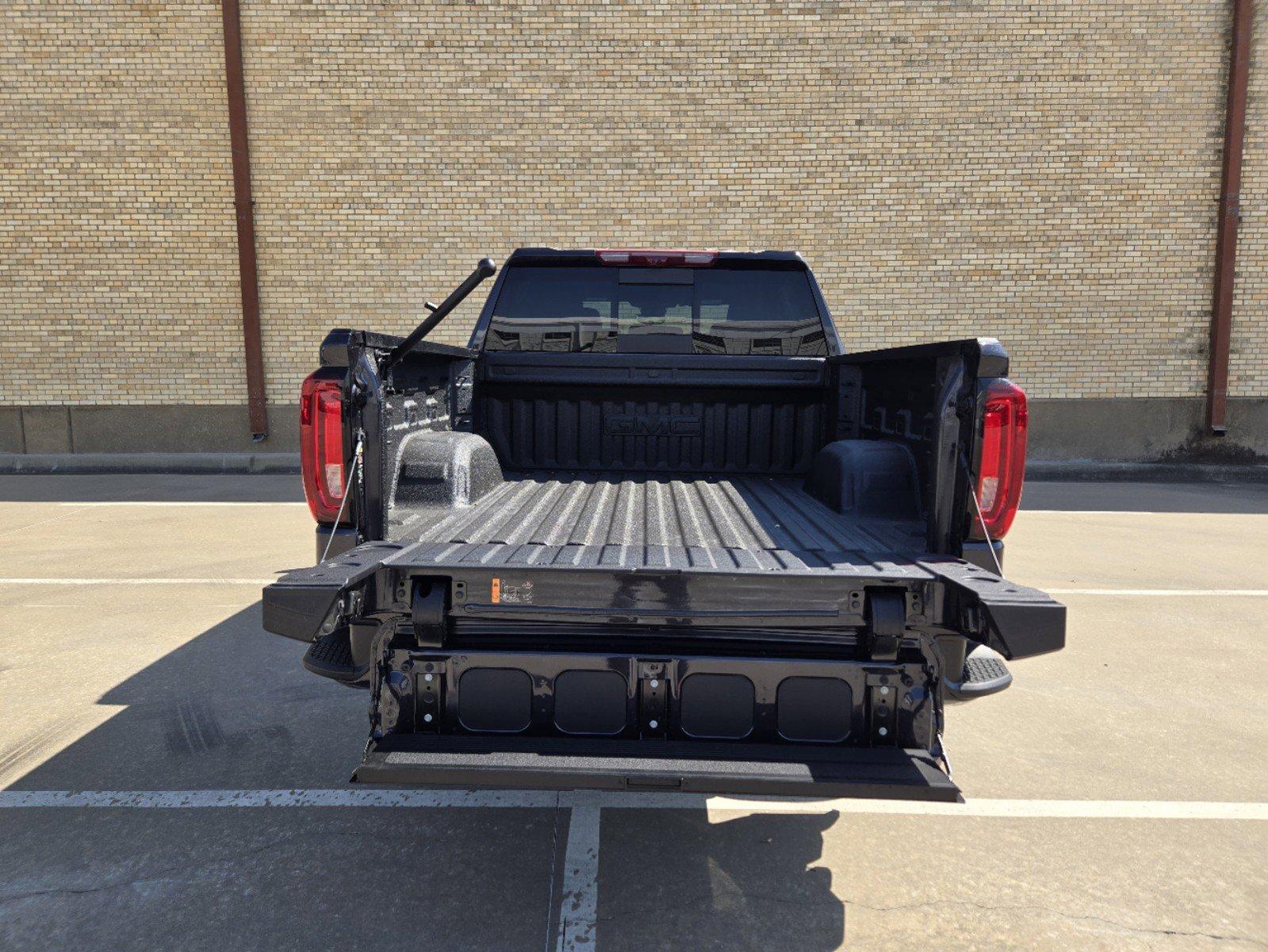 2025 GMC Sierra 1500 Vehicle Photo in DALLAS, TX 75209-3016