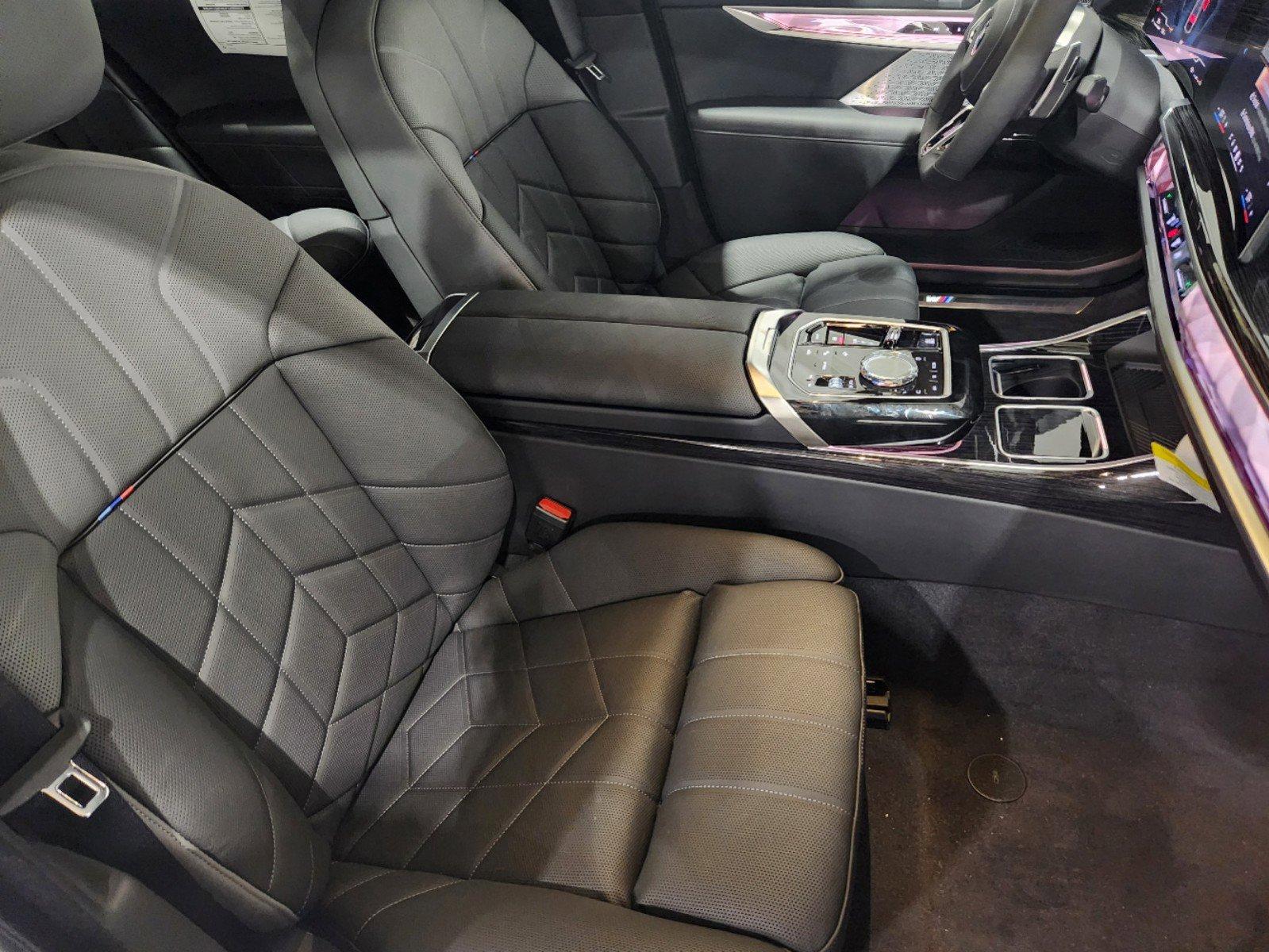 2024 BMW 760i xDrive Vehicle Photo in GRAPEVINE, TX 76051