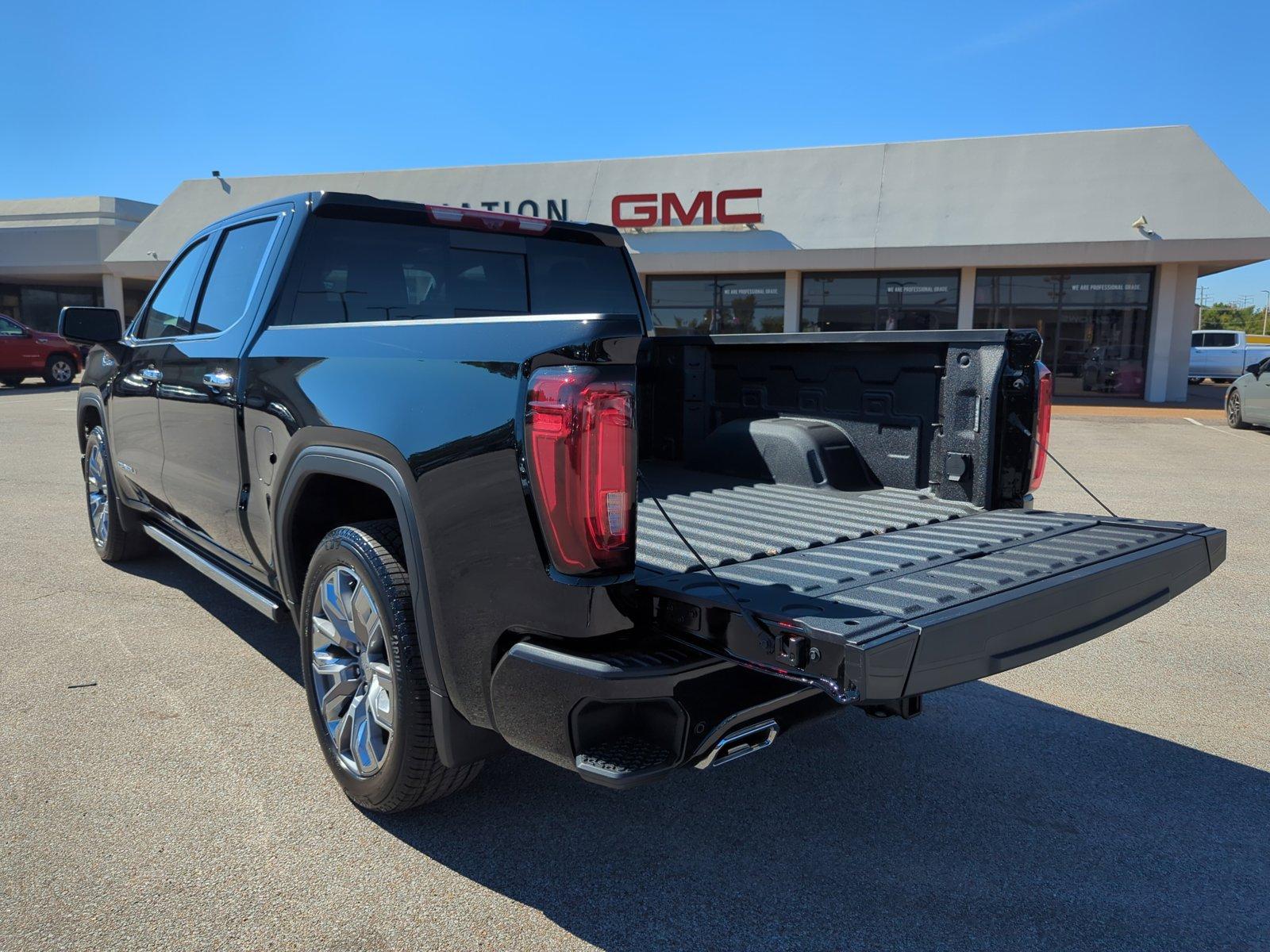 2024 GMC Sierra 1500 Vehicle Photo in MEMPHIS, TN 38115-1503