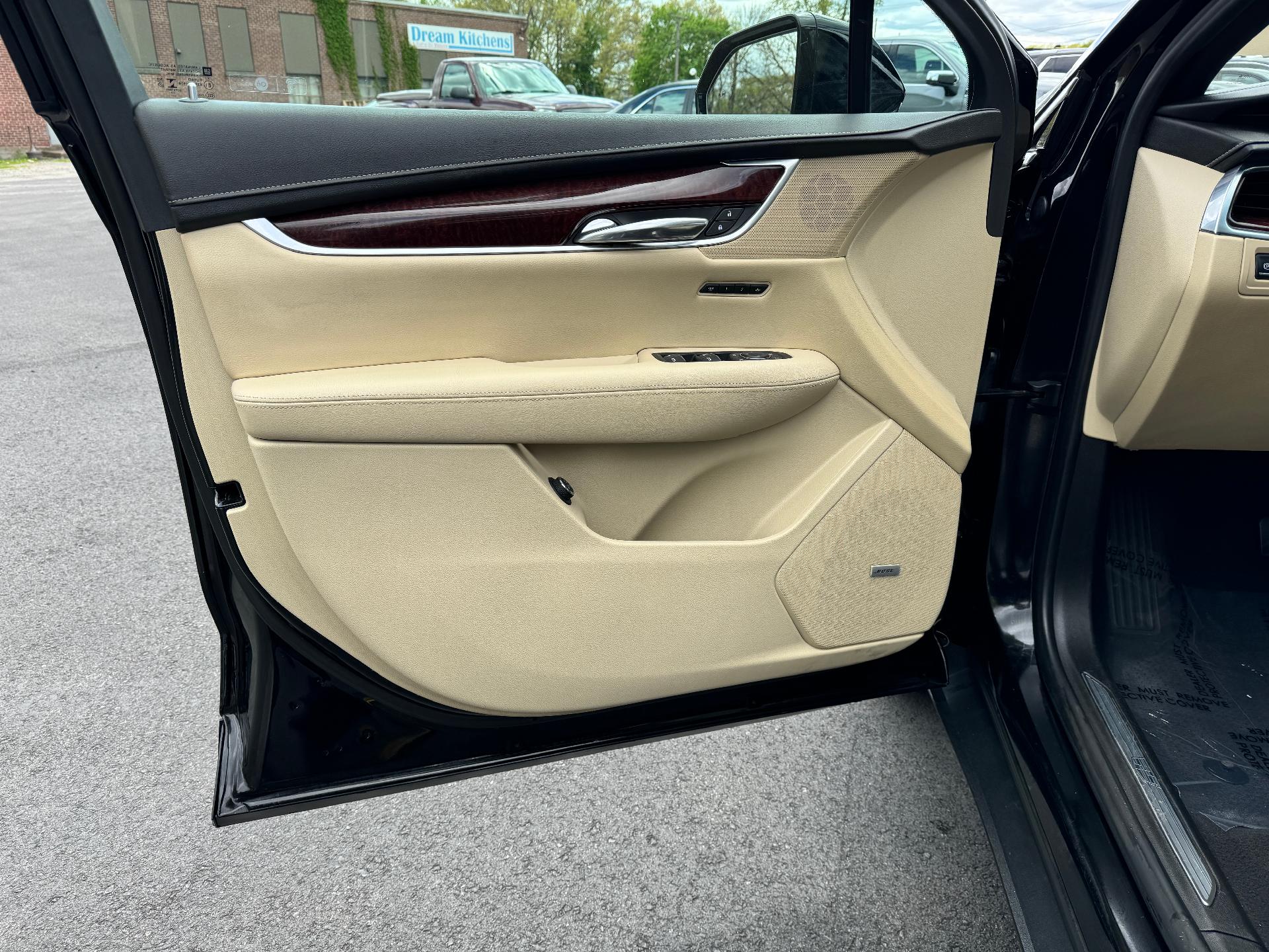 2018 Cadillac XT5 Vehicle Photo in LEOMINSTER, MA 01453-2952