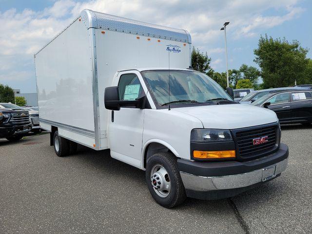 2024 GMC Savana Cutaway 3500 Vehicle Photo in DANBURY, CT 06810-5034