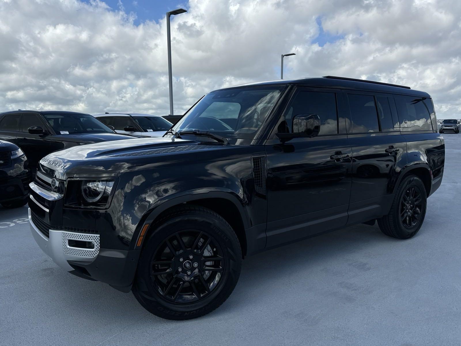 2024 Defender Vehicle Photo in AUSTIN, TX 78717