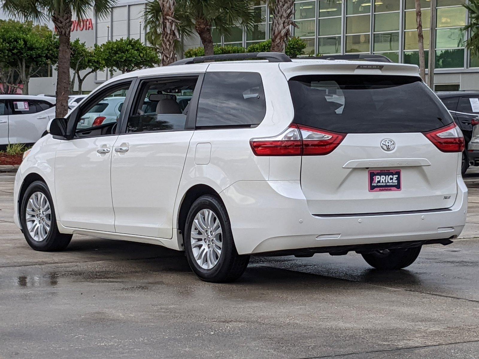 2017 Toyota Sienna Vehicle Photo in Davie, FL 33331