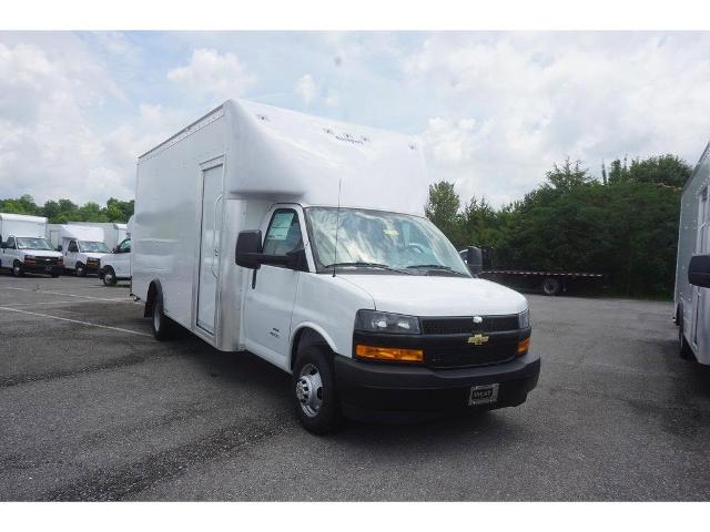 2023 Chevrolet Express Cutaway 4500 Vehicle Photo in ALCOA, TN 37701-3235