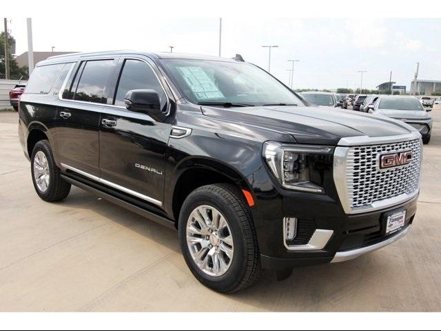 2024 GMC Yukon XL Vehicle Photo in ROSENBERG, TX 77471-5675