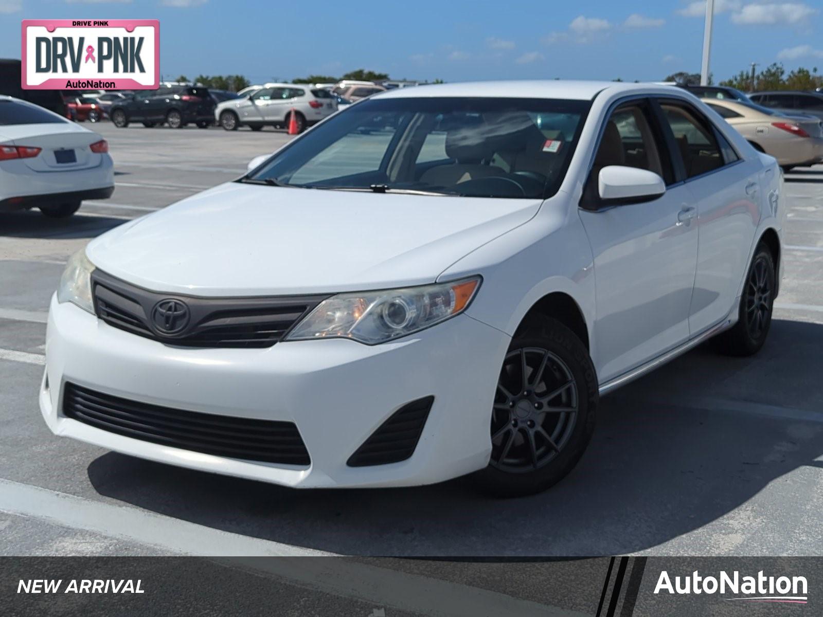 2013 Toyota Camry Hybrid Vehicle Photo in Ft. Myers, FL 33907