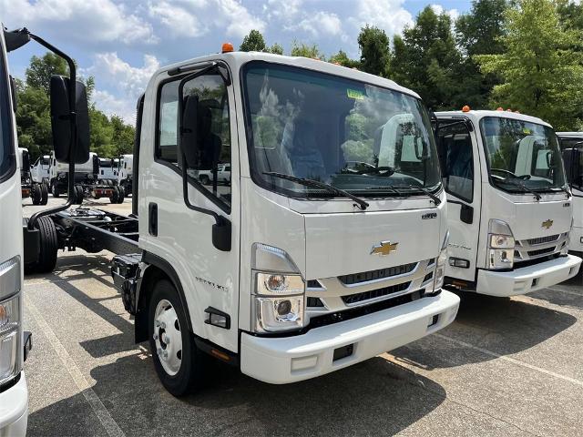 2025 Chevrolet Low Cab Forward 5500 XG Vehicle Photo in ALCOA, TN 37701-3235