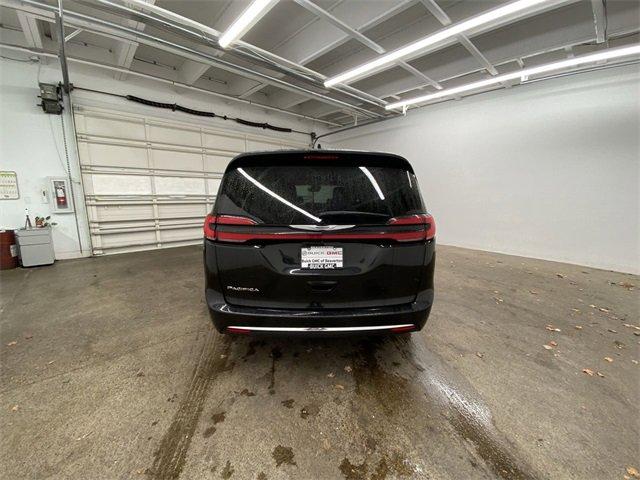 2022 Chrysler Pacifica Vehicle Photo in PORTLAND, OR 97225-3518