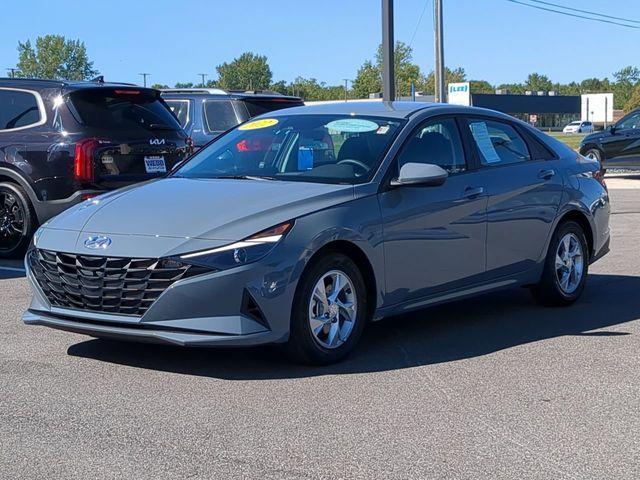 2022 Hyundai ELANTRA Vehicle Photo in Merrillville, IN 46410-5311