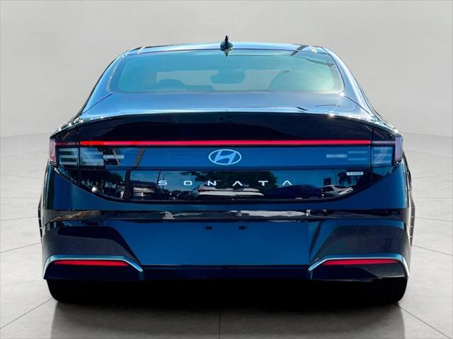 2025 Hyundai SONATA Hybrid Vehicle Photo in Green Bay, WI 54304