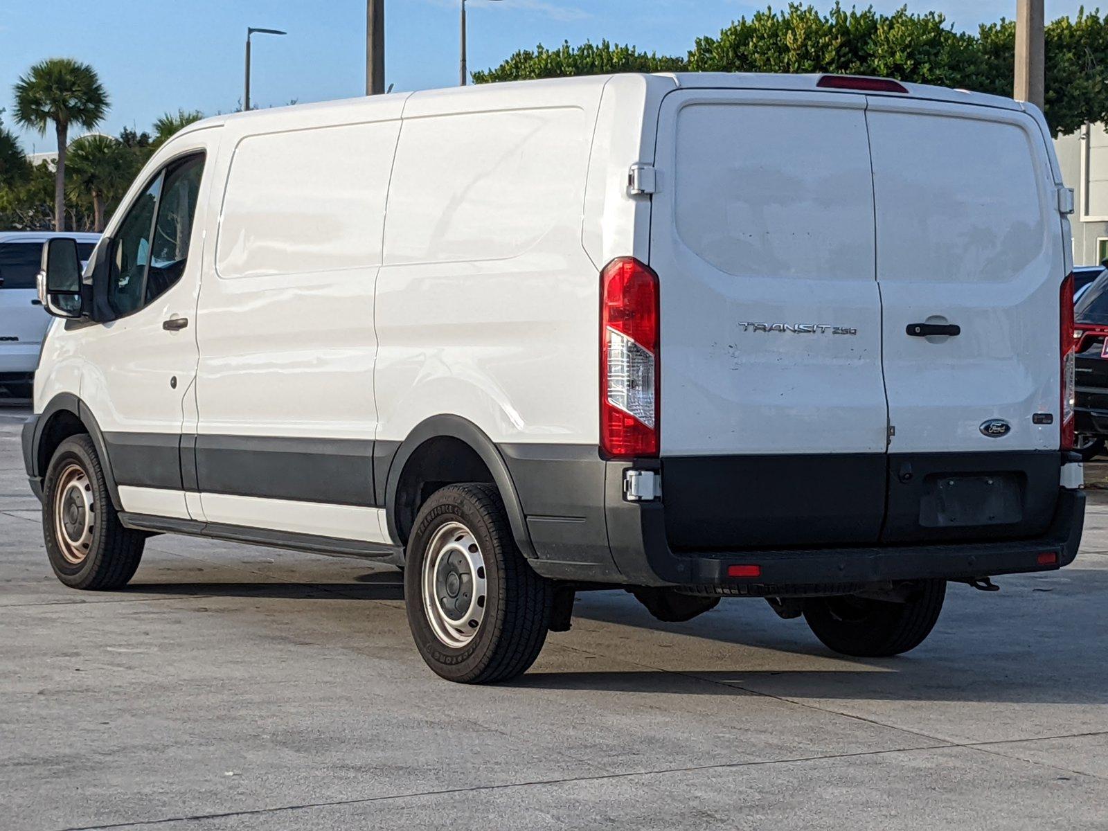 2019 Ford Transit Van Vehicle Photo in Davie, FL 33331