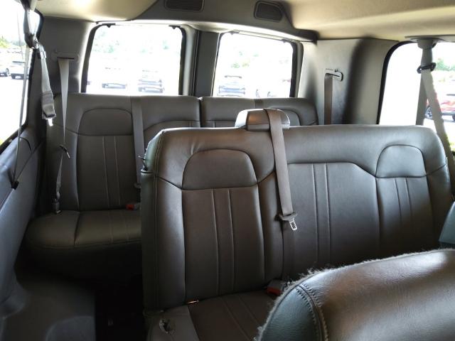 2022 Chevrolet Express Passenger Vehicle Photo in MANHATTAN, KS 66502-5036