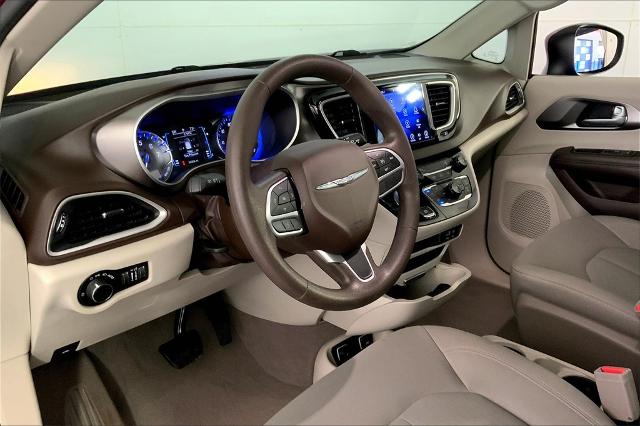 2017 Chrysler Pacifica Vehicle Photo in Lees Summit, MO 64086