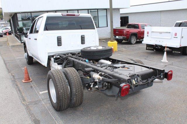 2024 GMC Sierra 3500 HD Chassis Cab Vehicle Photo in SAINT CLAIRSVILLE, OH 43950-8512