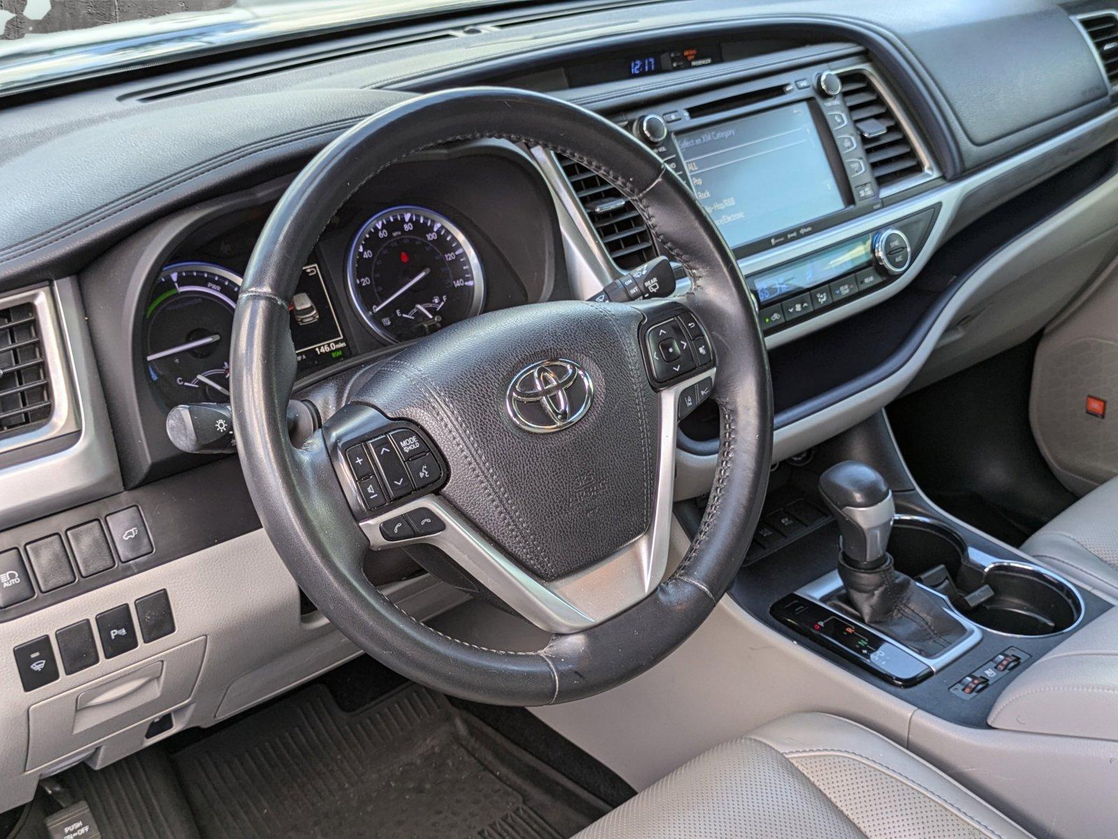 2019 Toyota Highlander Vehicle Photo in Clearwater, FL 33761