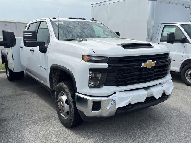 2024 Chevrolet Silverado 3500 HD Chassis Cab Vehicle Photo in ALCOA, TN 37701-3235