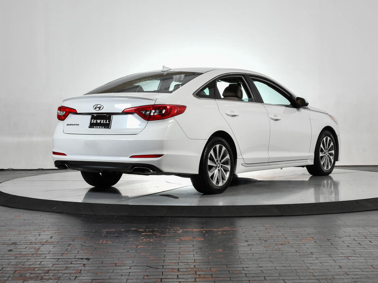 2016 Hyundai SONATA Vehicle Photo in DALLAS, TX 75235