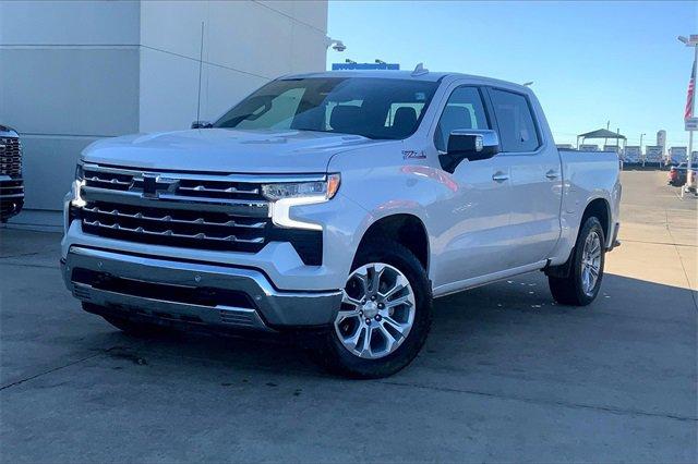 2024 Chevrolet Silverado 1500 Vehicle Photo in TOPEKA, KS 66609-0000